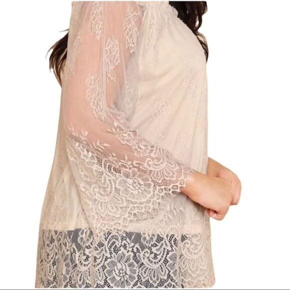 SALE ❗️ She & Sky Off Shoulder Lace Blouse - Picture 3 of 5